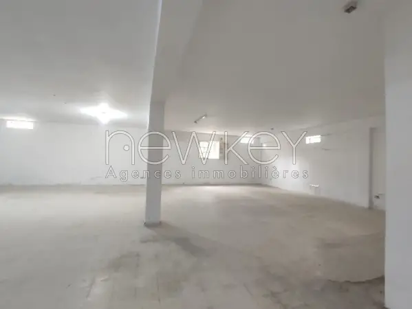 Un Dépôt de 400 m² à louer à La Soukra - 2