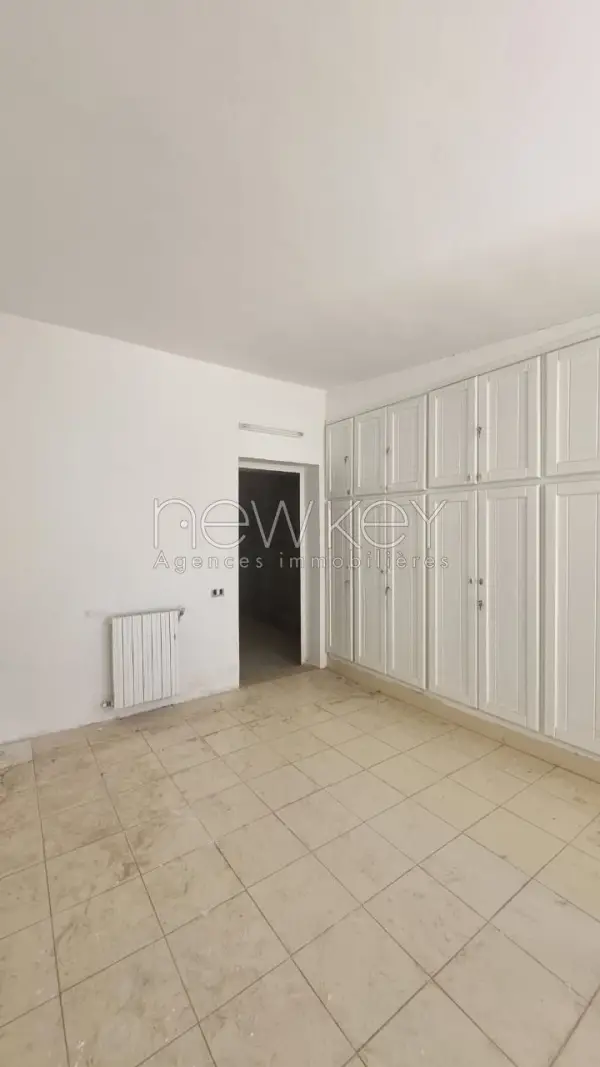 Etage de villa s+3 à la Marsa avec studio - 9