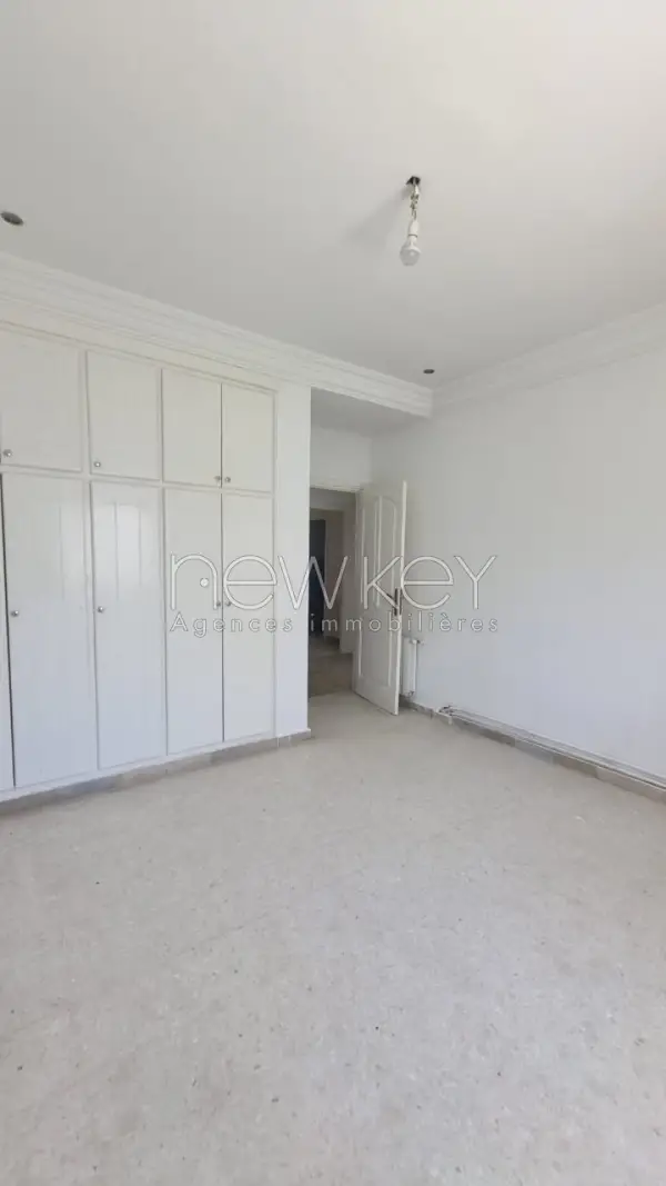 Etage de villa s+3 à la Marsa avec studio - 12