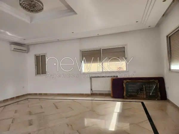 Etage de villa s+3 à la Marsa - 1