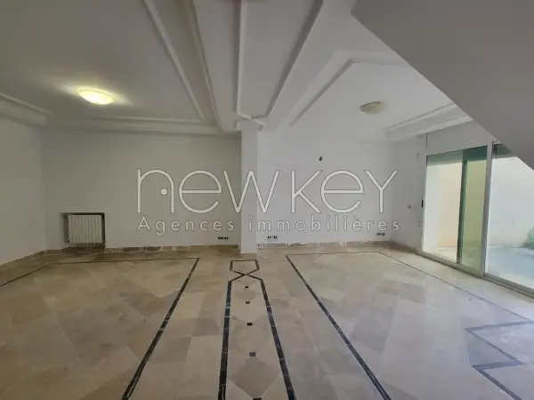 Un Duplex avec jardin à louer à La Soukra - 2