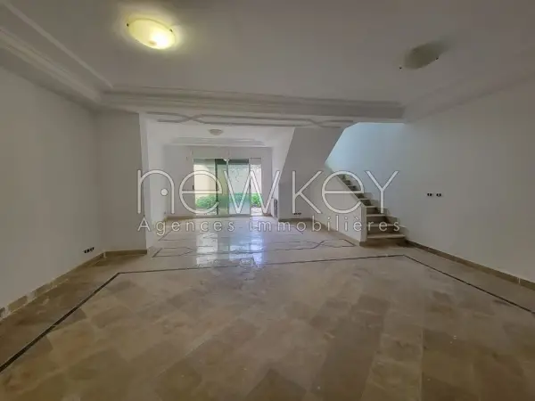 Un Duplex avec jardin à louer à La Soukra - 1