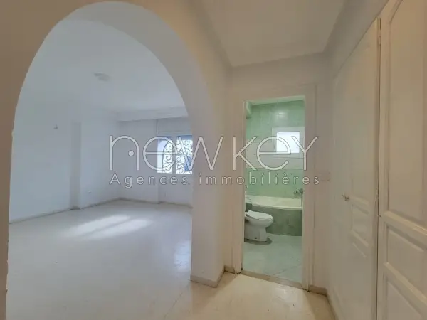 Un Etage de villa S+3 à louer à Ain Zaghouan Nord - 2