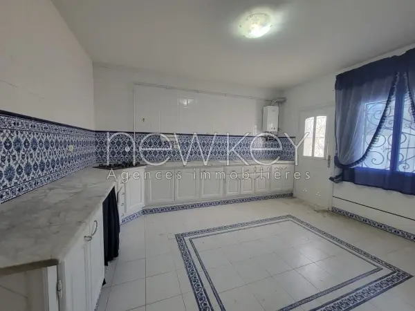 Un Etage de villa S+3 à louer à Ain Zaghouan Nord - 1
