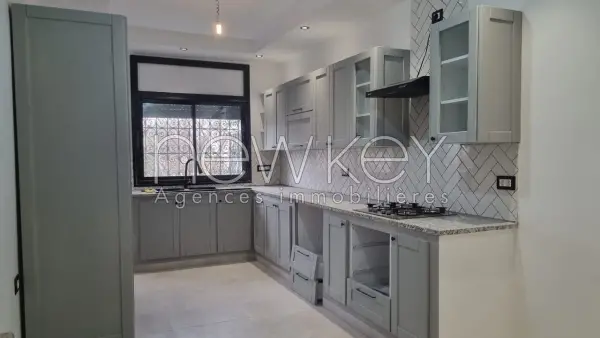 Etage de villa s+4 à Carthage - 1