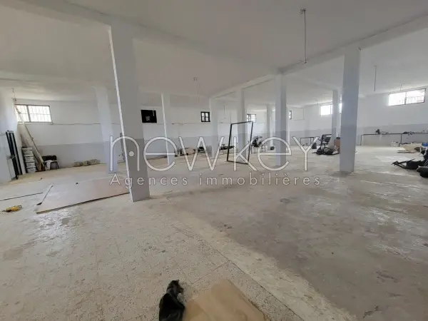 Un dépôt de 800 m2 à Louer à la Soukra - 1