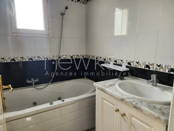 Duplex s+3 à la Marsa - 7