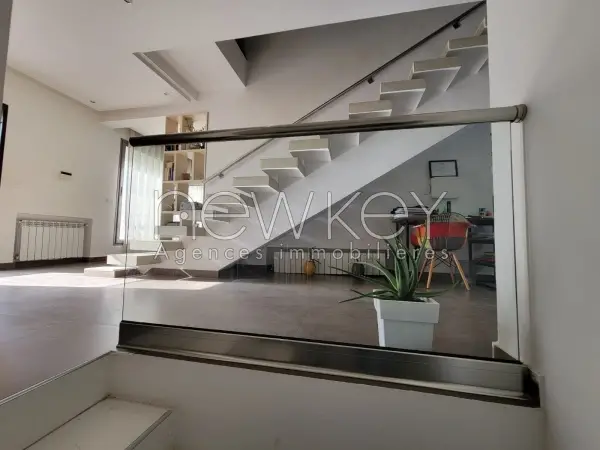 Une Superbe Villa S+3 avec piscine à vendre à La Soukra - 4