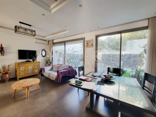 Une Superbe Villa S+3 avec piscine à vendre à La Soukra - 1