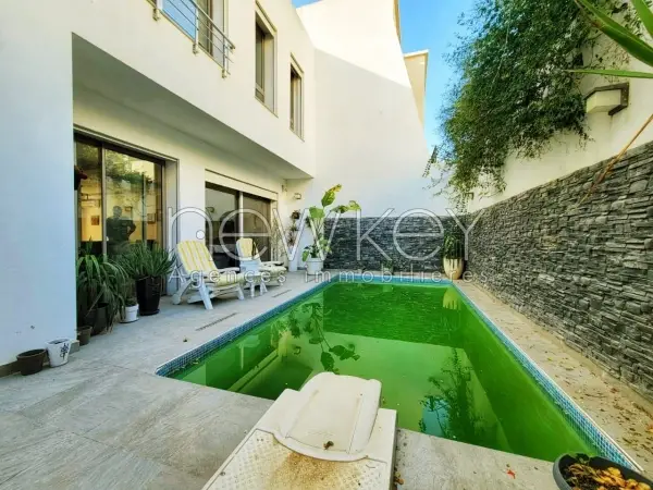 Une Superbe Villa S+3 avec piscine à vendre à La Soukra - 10