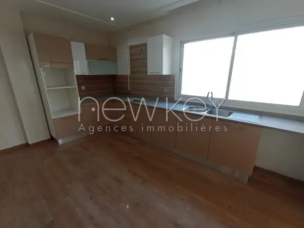 Appartement S+2 à usage d'habitation ou bureautique à vendre à La Soukra - 2