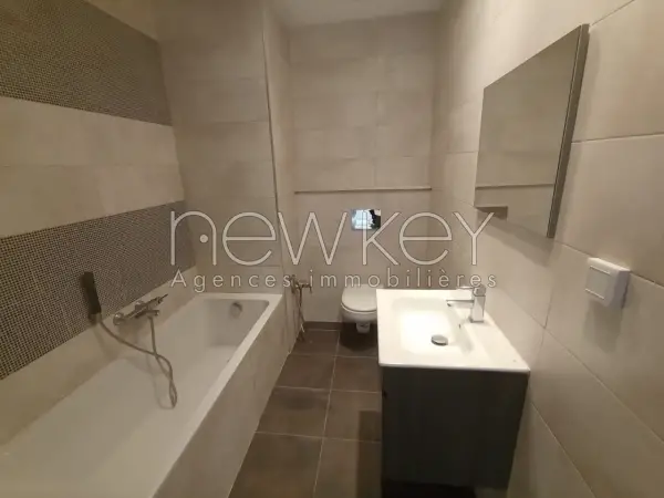 Appartement S+2 à usage d'habitation ou bureautique à vendre à La Soukra - 4