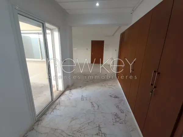 Appartement S+2 à usage d'habitation ou bureautique à vendre à La Soukra - 3