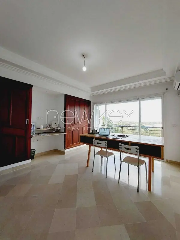 Un joli triplex S+5 à louer à Gammarth - 10