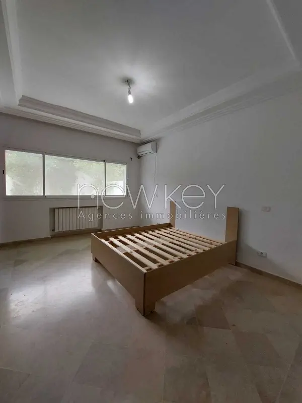 Un joli triplex S+5 à louer à Gammarth - 3