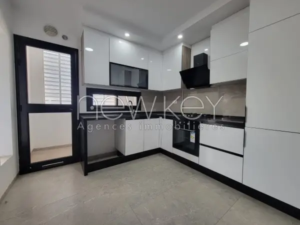 Un Appartement S+3 à louer à La Soukra - 2