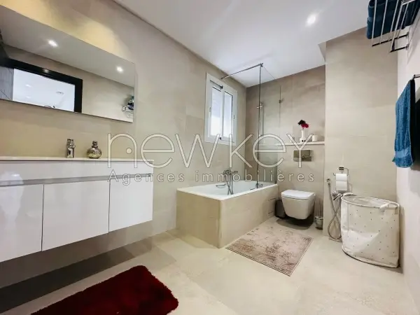 Une Villa en triplex S+5 avec piscine à vendre à La Soukra - 9