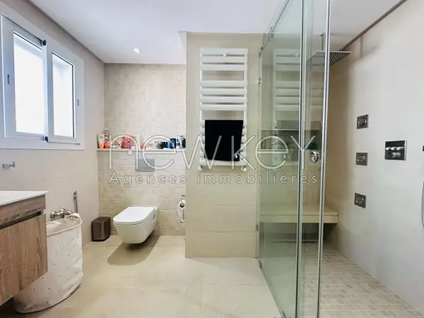Une Villa en triplex S+5 avec piscine à vendre à La Soukra - 8