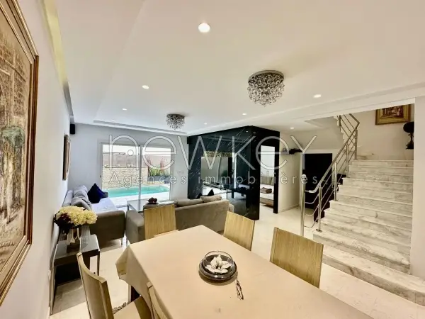 Une Villa en triplex S+5 avec piscine à vendre à La Soukra - 2