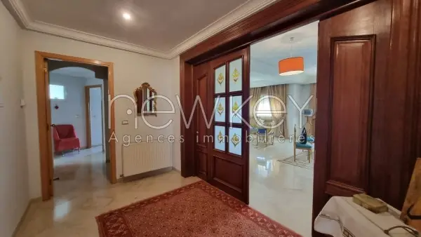 Bel appartement S+4 à Gammarth - 1