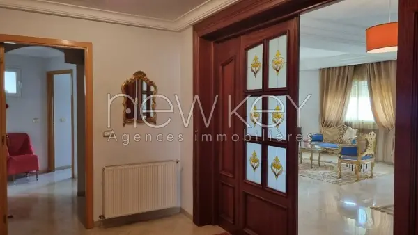 Bel appartement S+4 à Gammarth - 2