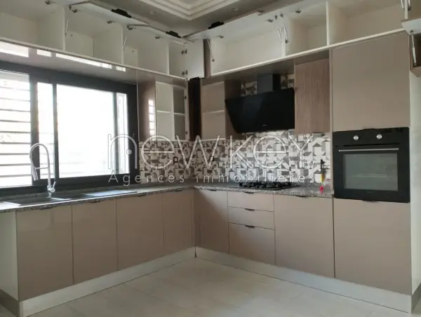 Villa S+5 avec piscine à louer aux jardins de Carthage. - 4