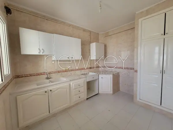 Un Appartement S+3 à louer à La Soukra - 2