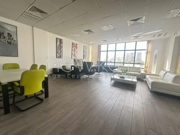 Bureau de 215 m² à louer au Lac 2 - 6