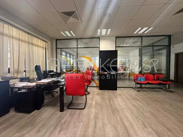 Bureau de 215 m² à louer au Lac 2 - 2