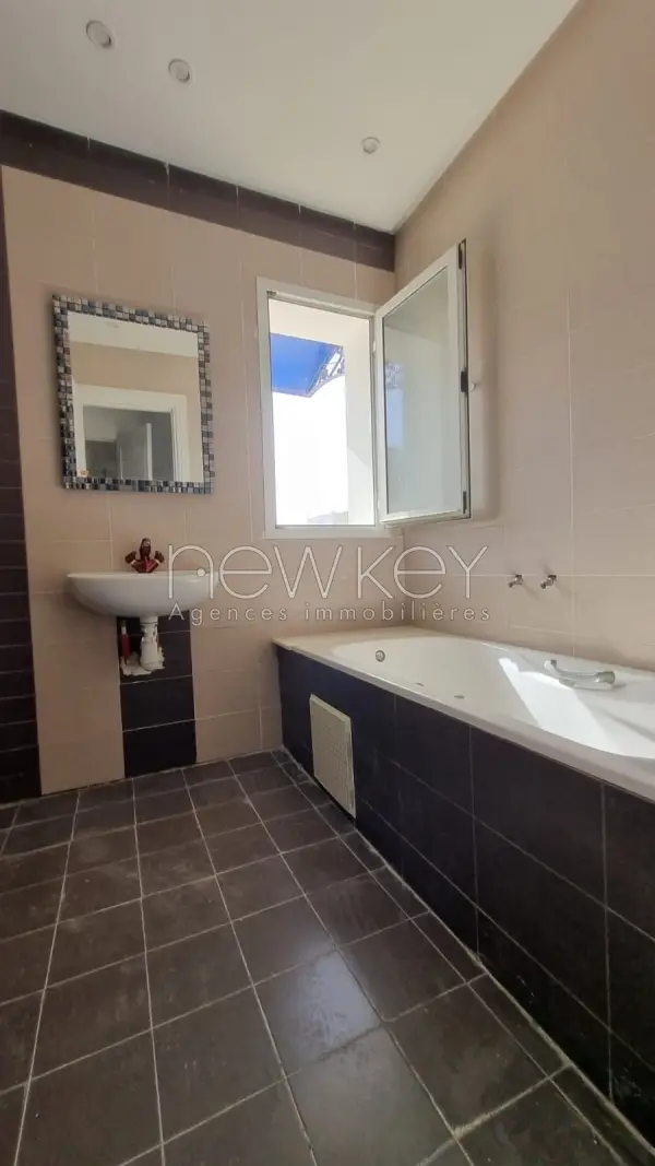 Duplex s+5 à la Marsa - 4