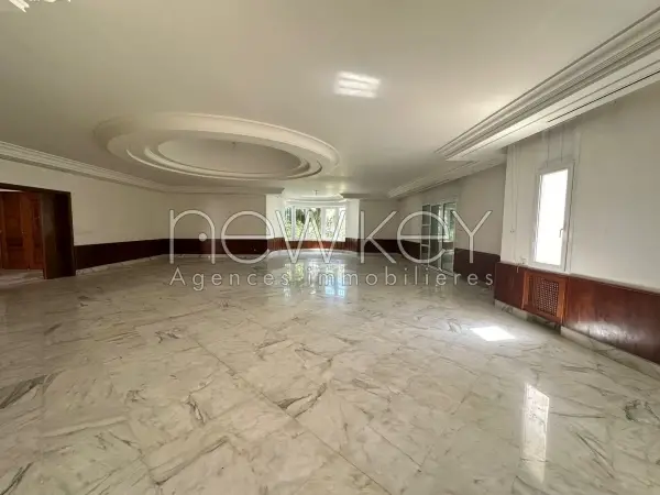 Villa avec jardin à louer au Lac 1 - 3