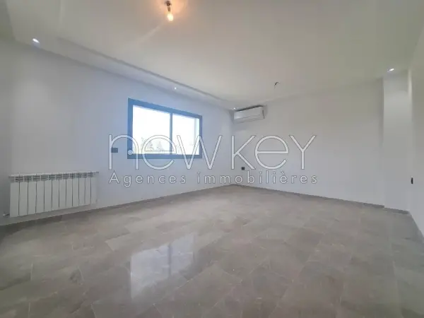 Un Bel Appartement S+2 Neuf à louer à La Soukra - 3