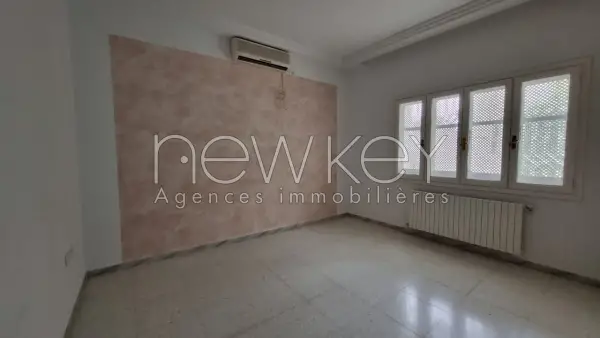 villa s+5 avec studio à la Marsa - 5