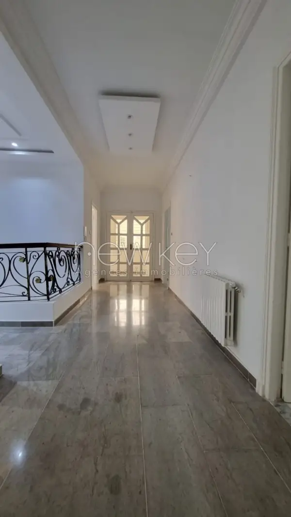 villa s+5 avec studio à la Marsa - 15