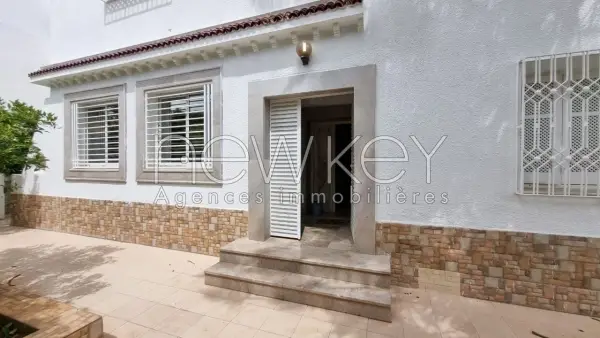 villa s+5 avec studio à la Marsa - 11
