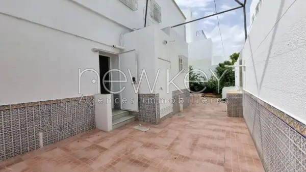 villa s+5 avec studio à la Marsa - 12
