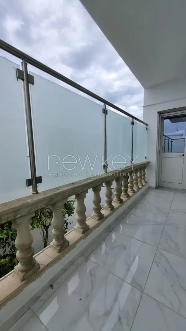 Etage de Villa s+3 avec piscine à La Marsa - 8