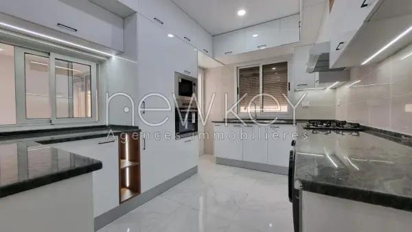 Etage de Villa s+3 avec piscine à La Marsa - 4