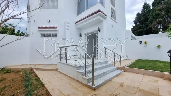 Etage de Villa s+3 avec piscine à La Marsa - 1