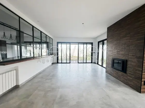 Une Villa indépendante S+4 à vendre à La Soukra - 2