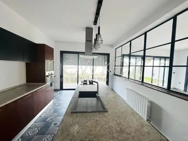 Une Villa indépendante S+4 à vendre à La Soukra - 3