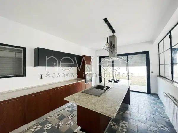 Une Villa indépendante S+4 à vendre à La Soukra - 4