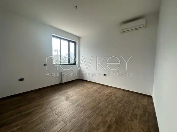 Une Villa indépendante S+4 à vendre à La Soukra - 5