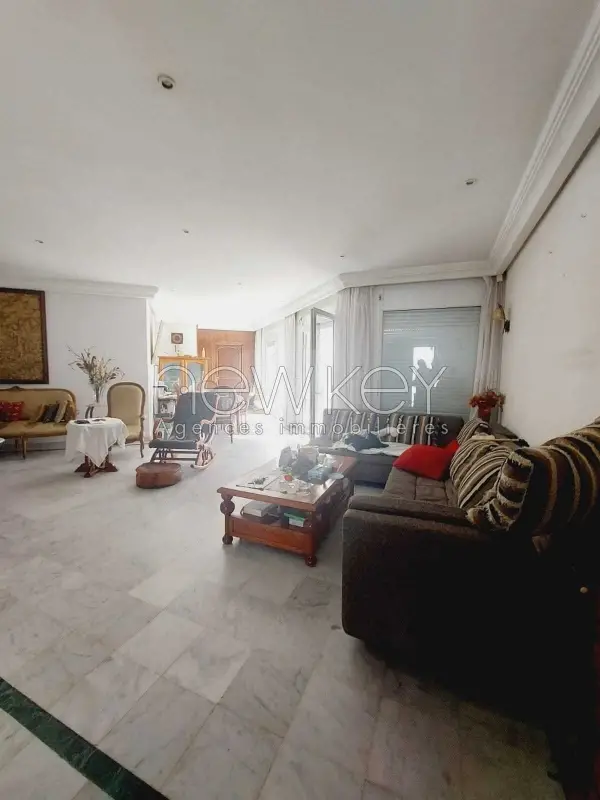 villa s+4 avec piscine à la Marsa - 6