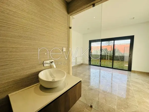 Un Luxueux Triplex S+3 Neuf avec piscine à La Soukra - 1