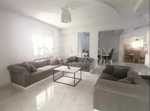 A vendre une villa s+5 avec piscine à Gammarth - 10