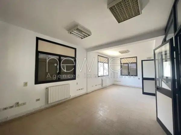 Immeuble de 1200m² à louer au lac 1 - 6