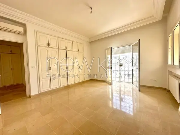 villa avec jardin à louer au lac 2 - 5