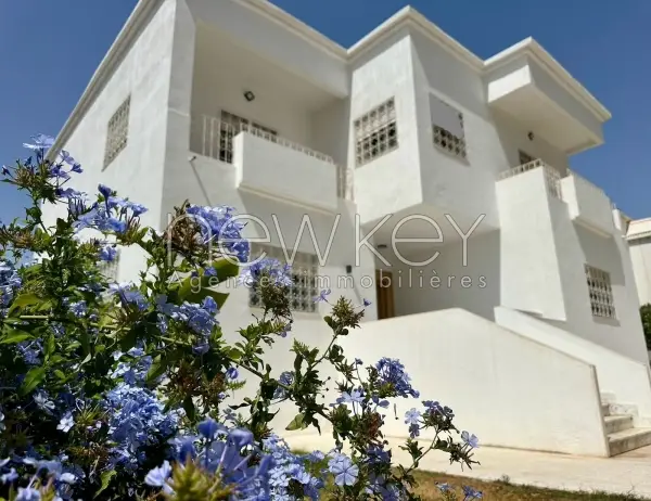 villa avec jardin à usage bureautique à louer au lac 2 - 8