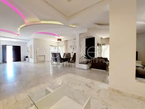 A vendre une villa s+5 avec piscine à Gammarth - 4